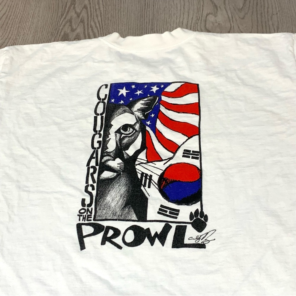 Vintage Cougars on the Prowl US Military South Korea 509th PSB White Tee Large